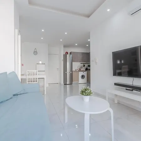 Apartment Finikoudes Beachside Retreat *