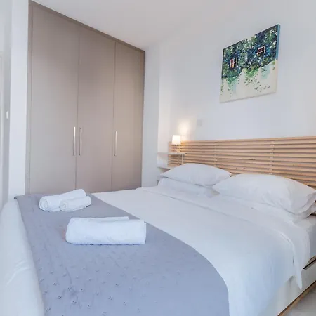Finikoudes Beachside Retreat Apartment Larnaca