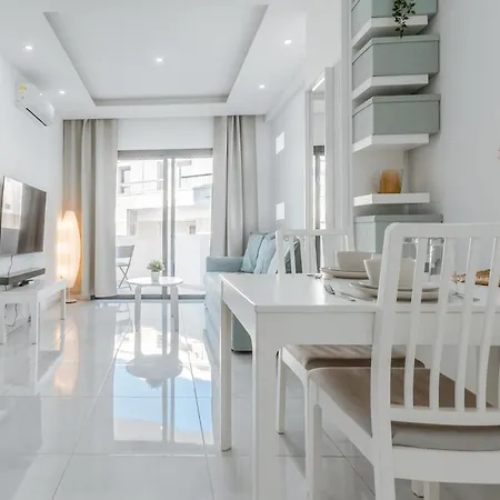 Apartment Finikoudes Beachside Retreat