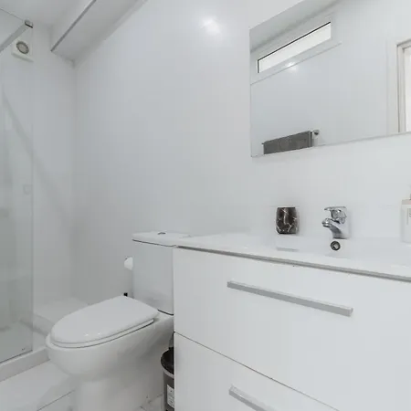 Finikoudes Beachside Retreat Apartment Larnaca